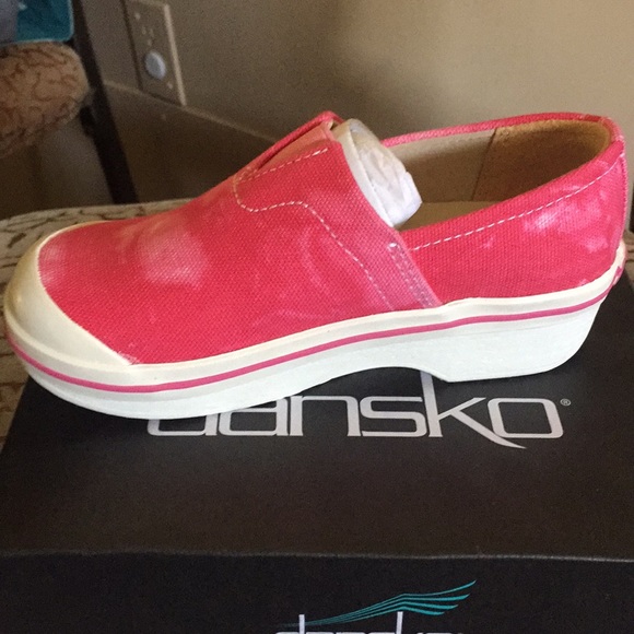 11.5-12 (29) Dansko kids Tie-Dye pink clogs - Picture 2 of 7